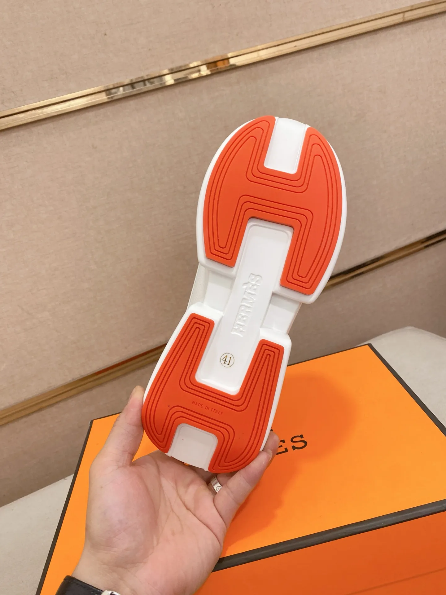 Men's clothing and shoes💰: 462💰《HERMES》【Classic Original Version】Hermès; Top 🔝 Purchasing Agency 🔍🔍Men's latest 🇺🇸 counters are on sale simultaneously, imported from Italy original ▲▲cowhide ▲▲ (high-end, extravagant and classy) ) Exquisite workmanship (Italian 🇮🇹 imported water-dyed 🐂 cowhide lining) sole: original sole provided by the original factory, ⚠️exclusive double-layer activity·TPR·rubber·combined molded outsole; super comfortable·wear-resistant·non-slip·environmental protection The real thing is more beautiful if you take the real thing (high quality, follow the order). You can enter and exit the counter at will * Number of yards: 38-44 (45 can be customized and cannot be returned or exchanged)